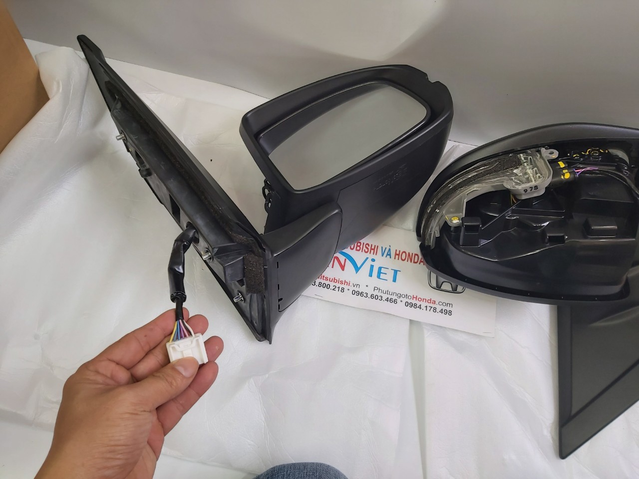 Gương chiếu hậu bên phụ xe Honda Brio